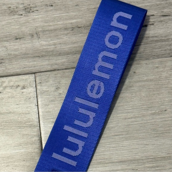 Lululemon Never Lost Keychain Riverside / Faint Lavender NWT - Picture 2 of 5